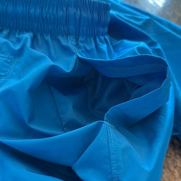 Under Armour Blue Athletic Training Shorts NWT L - Picture 10 of 10